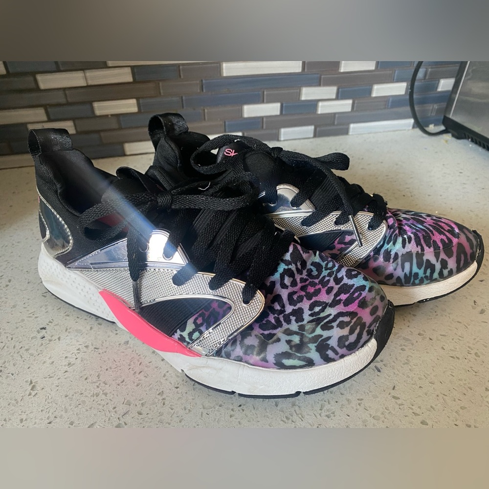 Girls Sketchers sz 4 GUC